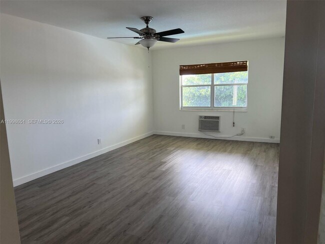 Building Photo - 1350 E Sample Rd