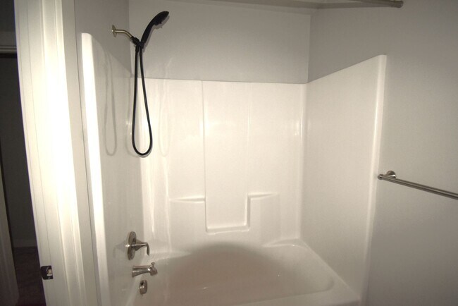 Building Photo - Spacious Town home.