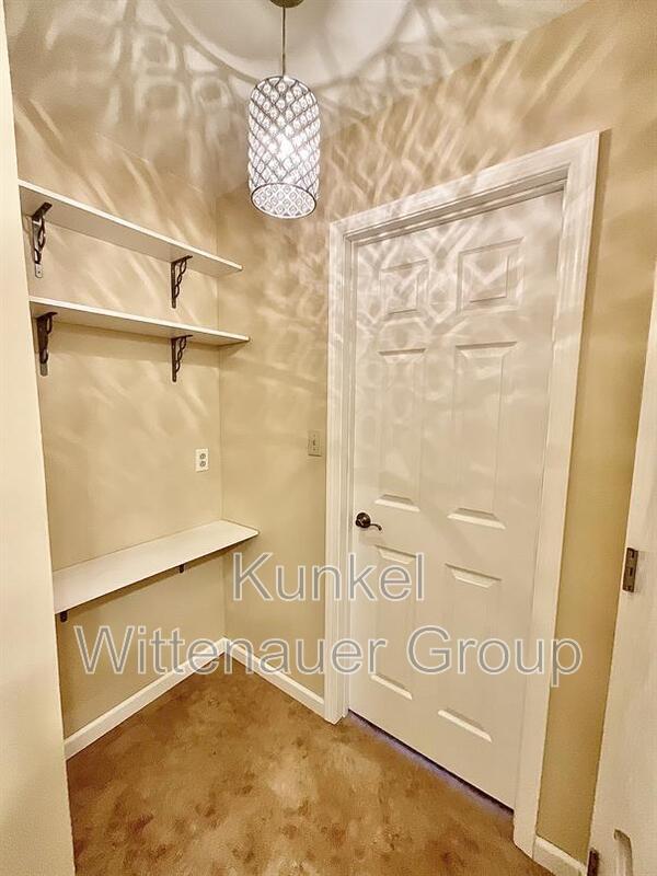 Building Photo - 13 Twin Oaks Dr