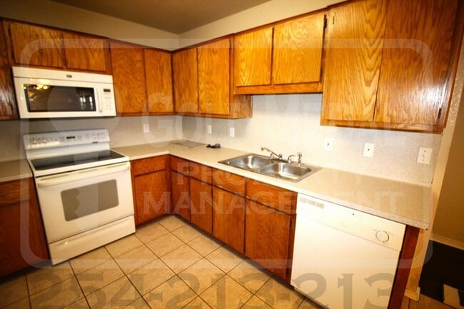 Building Photo - 2701 Alma Dr