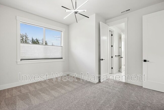 Building Photo - 1757 N Columbia Ridge Way