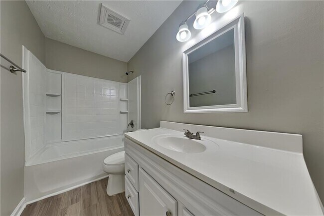 Building Photo - 3208 Aspen Cir SW