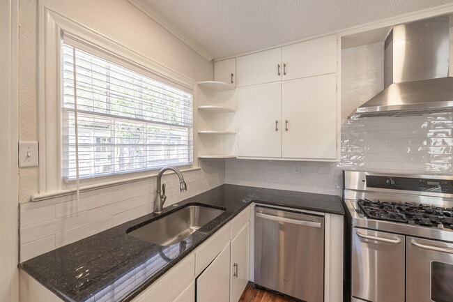 Building Photo - 2810 24th St