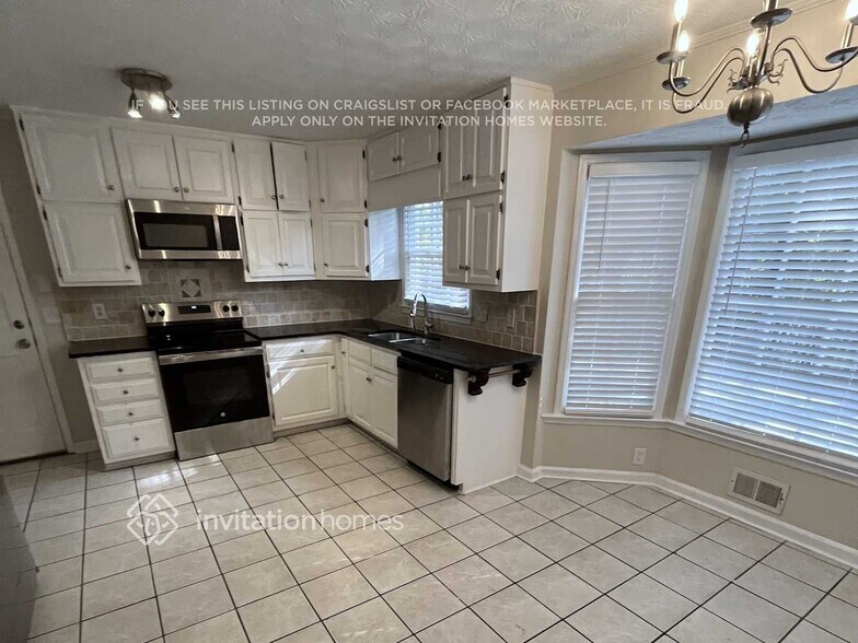 Building Photo - 125 Astwood Ct