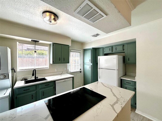 Building Photo - 1005 W Martin Luther King Jr Blvd