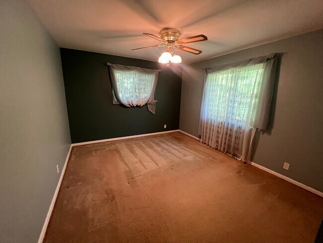 Building Photo - Charming 3-Bed Madeira Schools Home