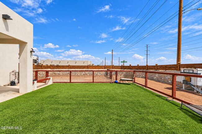 Building Photo - 14756 John McNeely Ave