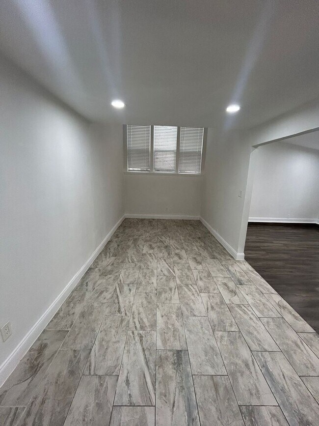 Building Photo - 2905 Spring Brook Dr
