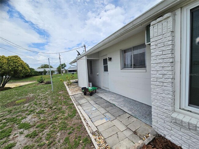 Building Photo - 1703 Amhurst Cir