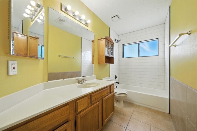 Building Photo - 5203 E Pagewick Dr