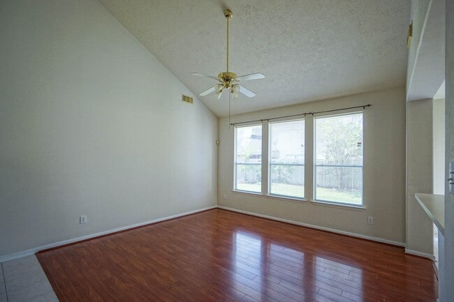 Building Photo - 918 Featherbrook Ct