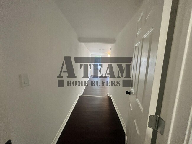 Building Photo - Remodeled 3 Bedroom 2 Bathroom