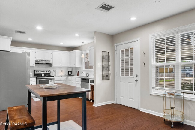 Building Photo - 401 Pinto St