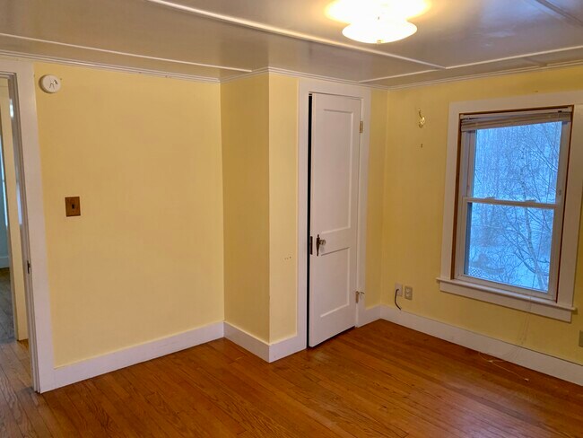 Building Photo - 6 Clark St