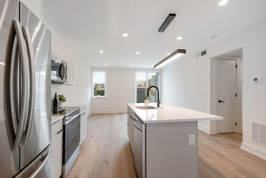 Interior Photo - 1331 S Juniper St