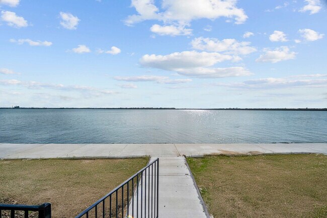 Building Photo - 516 Secretariat Dr