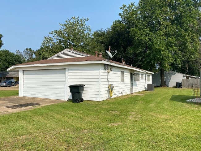 Building Photo - Updated 3 bedroom Bossier City, LA home for lease