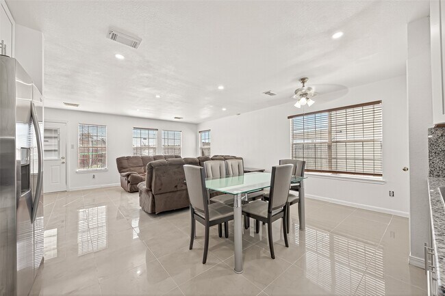 Building Photo - 15707 Crooked Arrow Dr