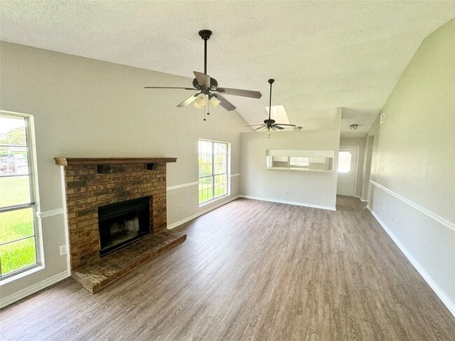 Building Photo - 821 Colchester Dr