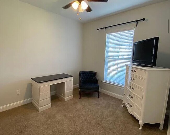 Building Photo - Cypress Bend- 4 bedroom!