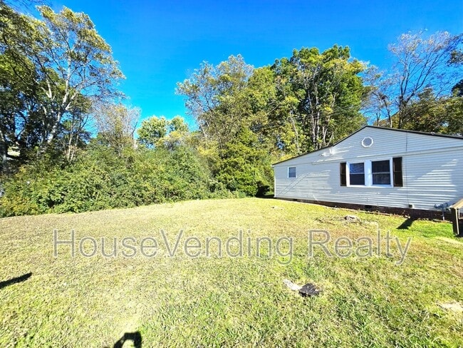 Building Photo - 720 Houston Ave