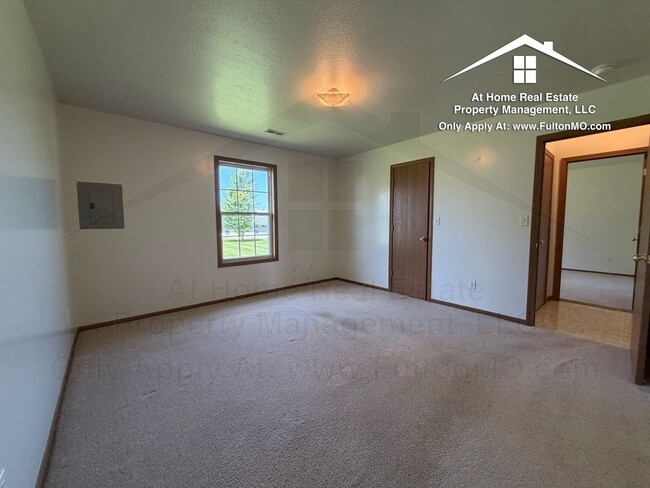 Building Photo - 2705–2707 Porter Place