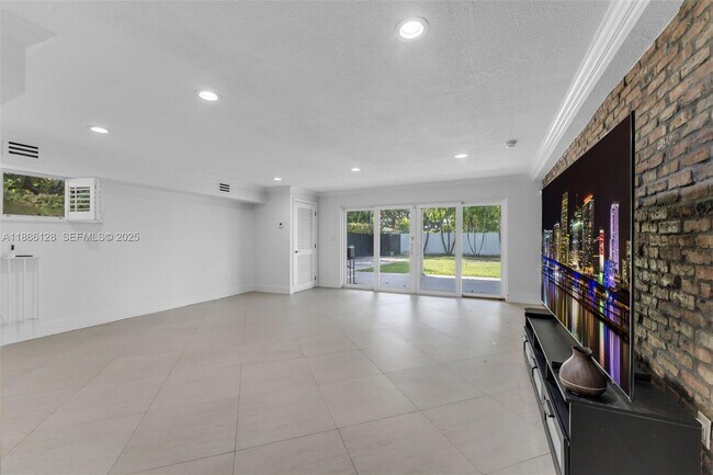 Building Photo - 4301 SW 85th Ave