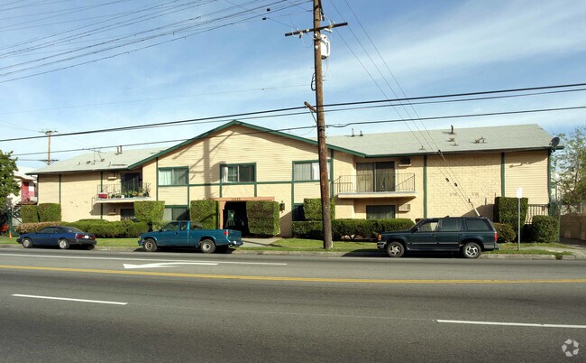 Building Photo - 11847 Vanowen St