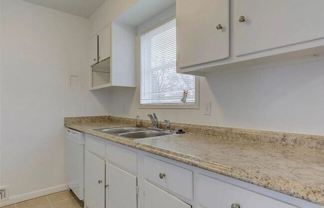 Building Photo - Charming Single-Family Home in Virginia Village, Denver