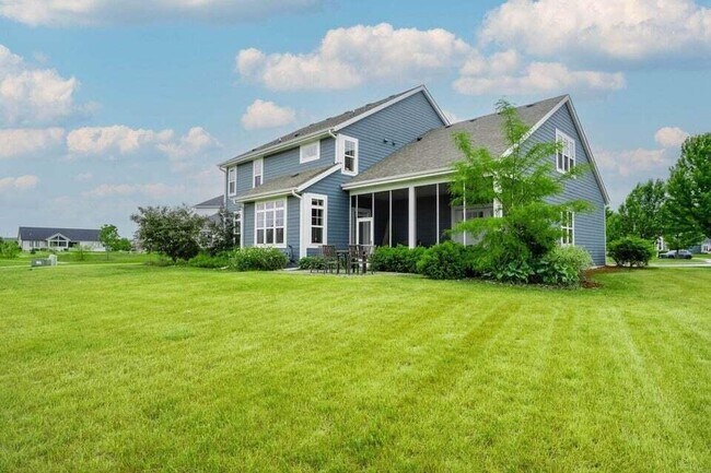 Building Photo - 3122 Mendota Ct