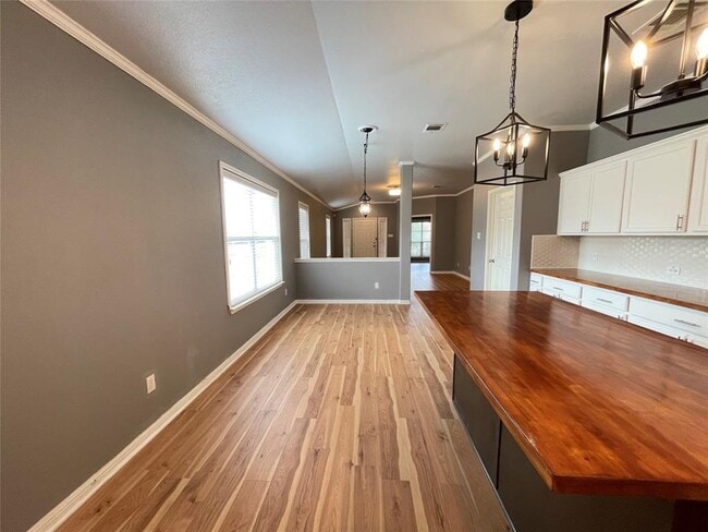 Building Photo - 600 Lakemont Dr