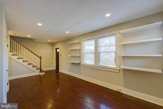 Building Photo - 1900 Q St SE