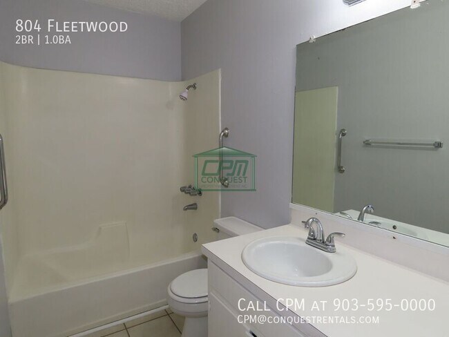 Building Photo - 804 Fleetwood-