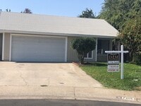 Building Photo - COMING SOON!!! Spacious 3 Bedroom Duplex