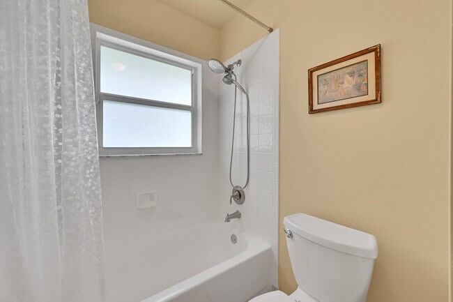 Building Photo - 6419 NW 99th Dr