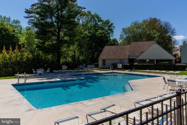 Building Photo - 1739 McNelis Dr
