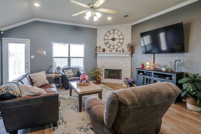 Building Photo - Stunning & Spacious Three Bedroom Home in Frenship School District!