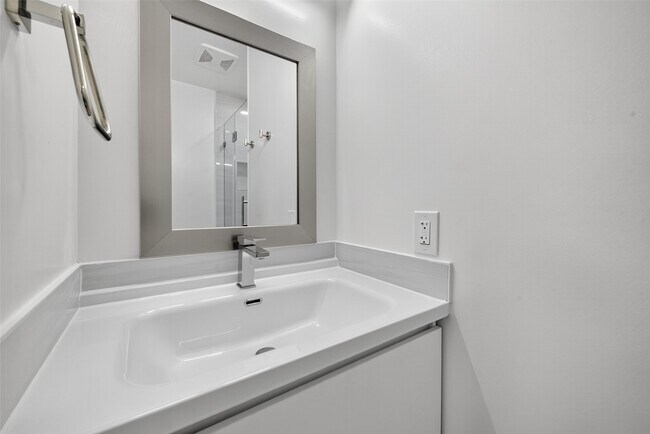 Building Photo - 2328 McClendon St
