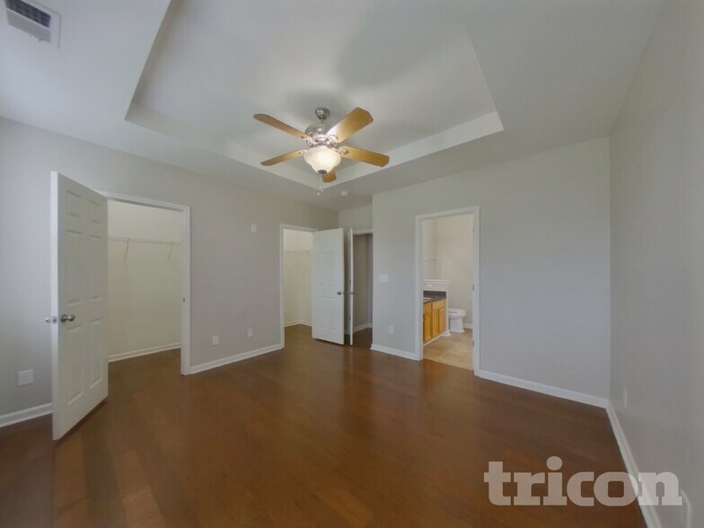 Building Photo - 4715 Abercromby St