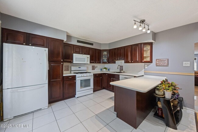 Building Photo - 335 Devon Pl