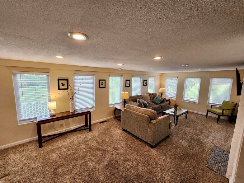 Building Photo - 2671 Thomas Jefferson Pky