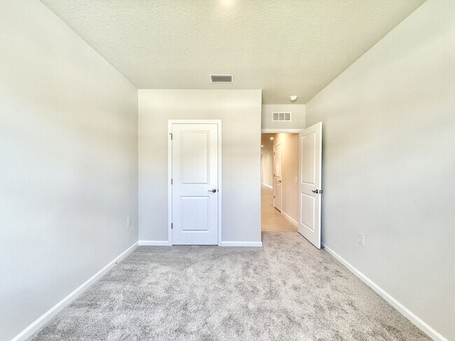 Building Photo - 507 Voltaire Dr