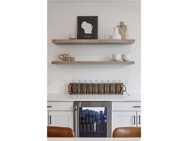 Building Photo - 870 Mount Curve Blvd