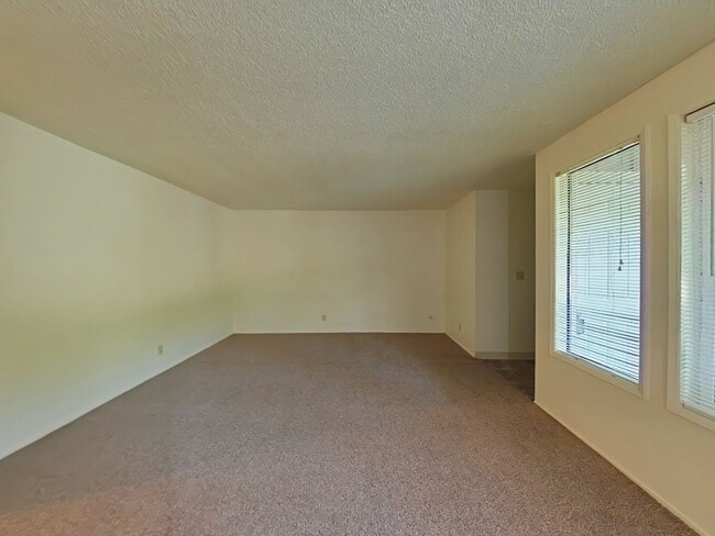 Building Photo - Cozy 3 Bedroom Home Surrounded by Trees - ...