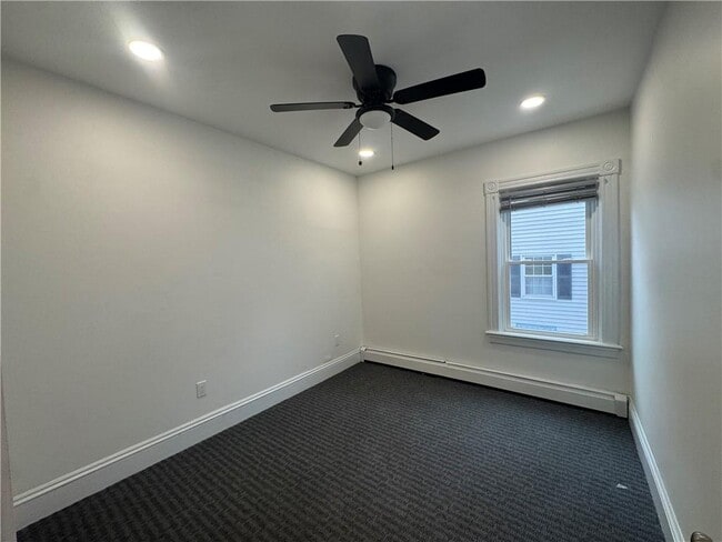 Building Photo - 591 Main St