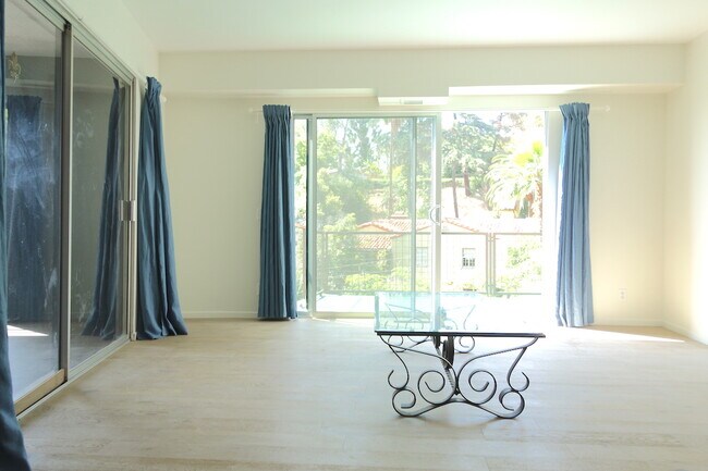 Building Photo - 702 Cavanagh Rd