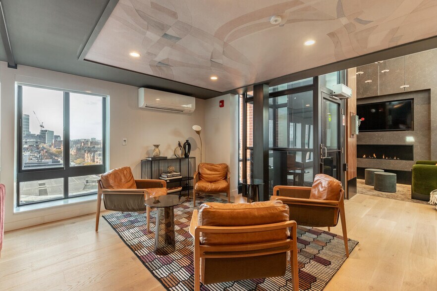 Building Photo - 17 Exeter St