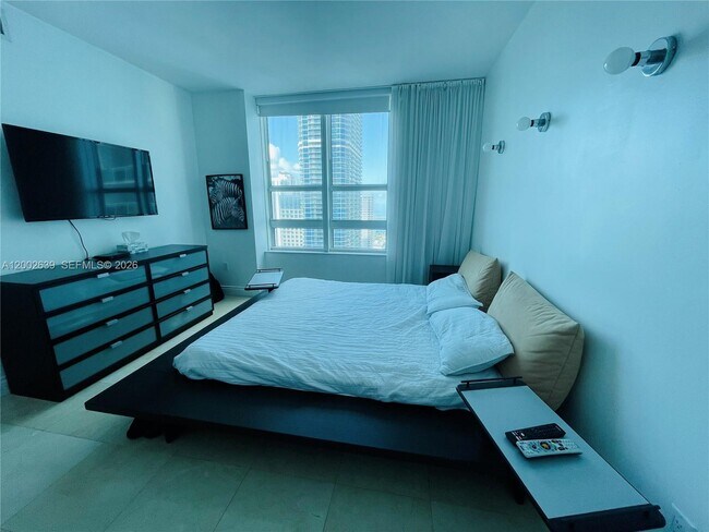 Building Photo - 950 Brickell Bay Dr