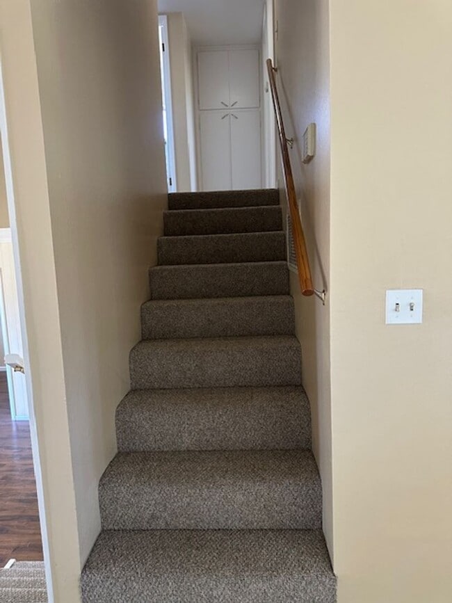 Building Photo - 4 Bed, 21/2 Bath Split level single family...