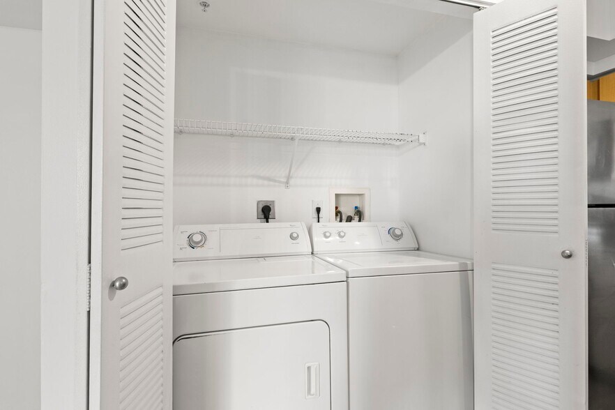 Building Photo - 1919 Van Buren St